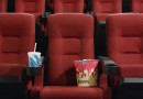 Kinosessel mit Popcorn und Cola