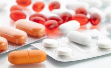 Vitamin-Kapseln und Tabletten