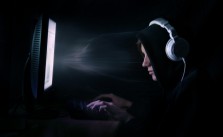 Jugend gefangen im Netz: Studie enthüllt Internetsucht bei Kindern